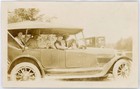 Antique Snapshot Smiling Ladies & Gents in 1916-1919 Oldsmobile Touring Car — photo 1