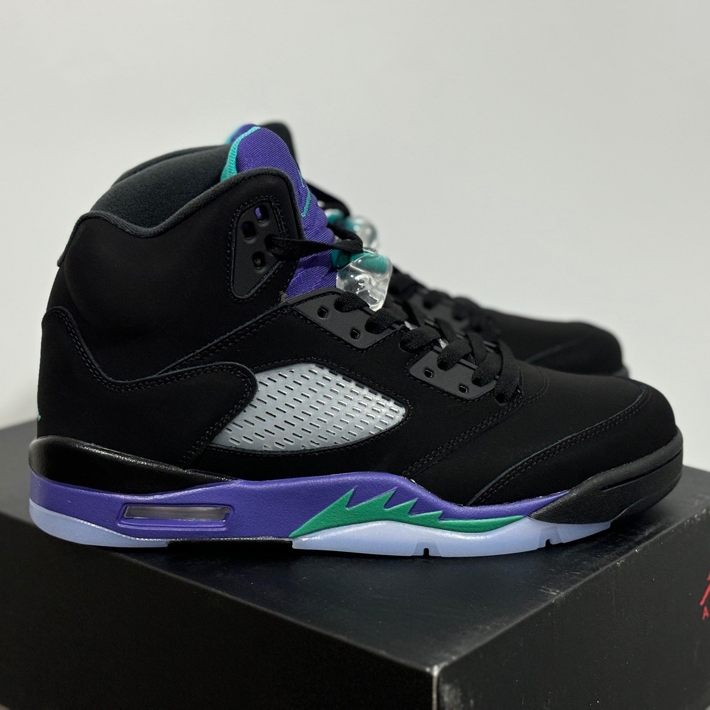 Nike Air Jordan 5 Retro Black Grape Full-Size, Versatile and Comfortable Basketb