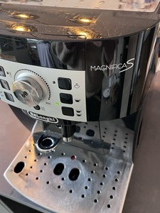DeLonghi Magnifica S ECAM 22.110 Schwarz 2 Tassen Kaffeevollautomat