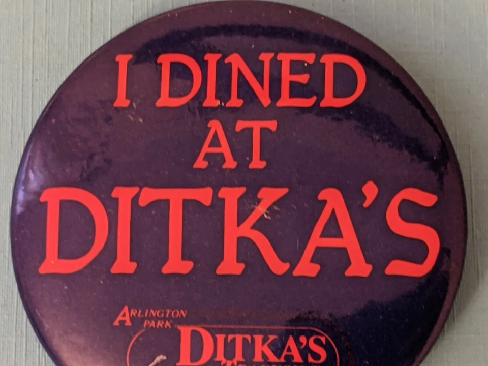 I Dine at Mike Ditka's Restaurant Pinback Chicago Bears Arlington Race Track Foto 4 de 4
