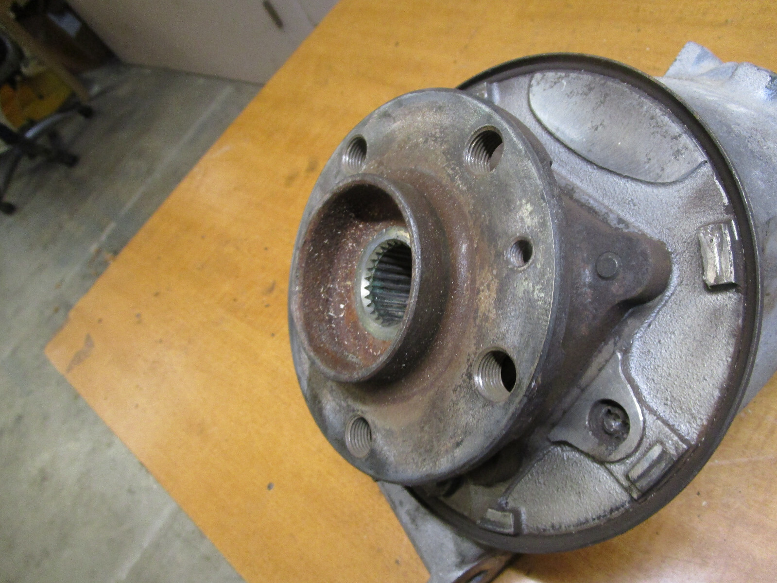 Ferrari 348 - RH Rear Wheel Hub Holder With Hub & Bearing - P/N 159355