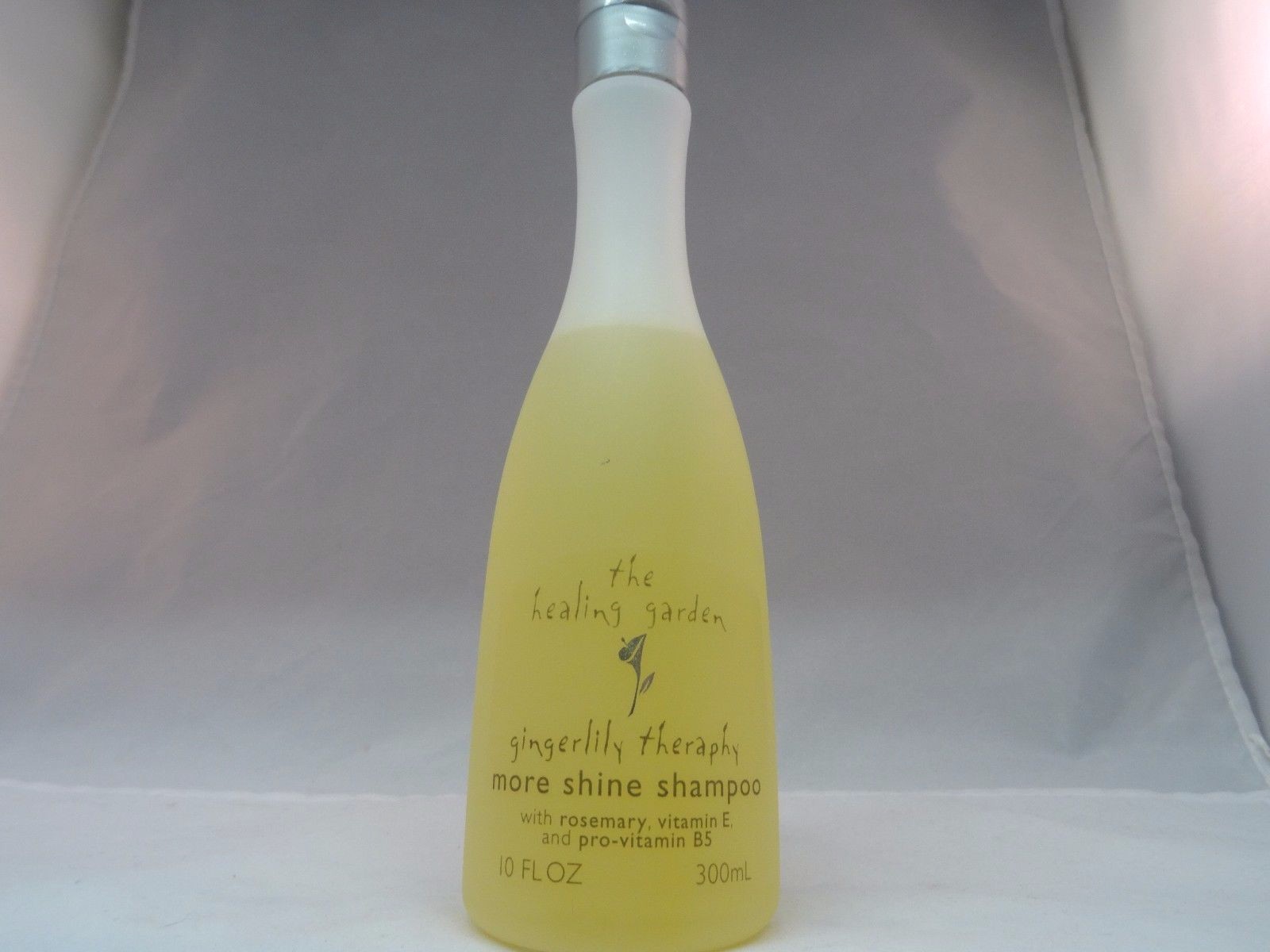 ЦЕЛЕБНЫЙ САД - ИМБИРНО-ЛИЛЕЙНАЯ ТЕРАПИЯ - ШАМПУНЬ ДЛЯ ПРИДАНИЯ БЛЕСКА - 10 УНЦИЙ - НОВЫЙ 2890₽