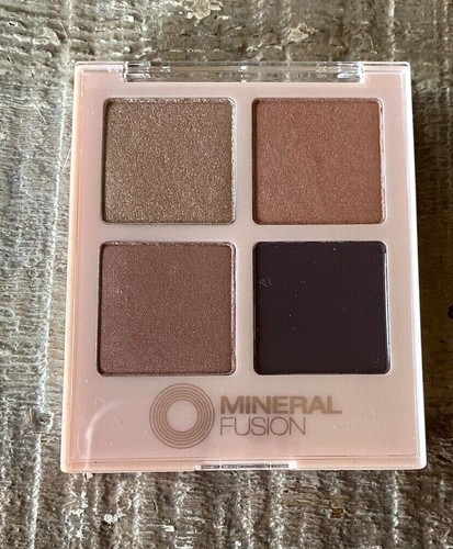 Mineral Fusion Refillable Eyeshadow Palette new girls night out 4 shades natural - Picture 3 of 4