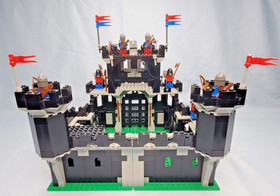 LEGO: Black Monarch's Castle (6085) Complete with 12 Minifigures & 1 minor sub