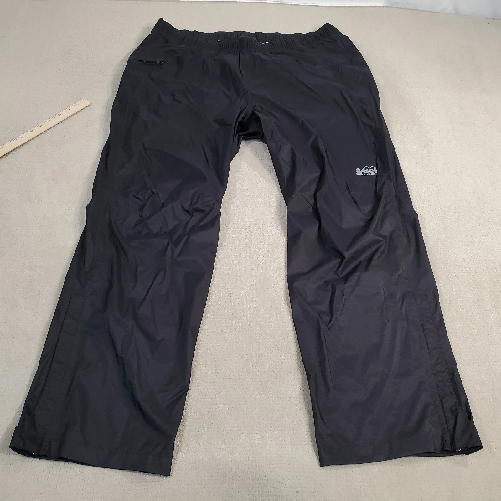 REI Co Op Waterproof Pants Mens Extra Large Black Windbreaker Nylon Hiking Logo
Opens in a new windo