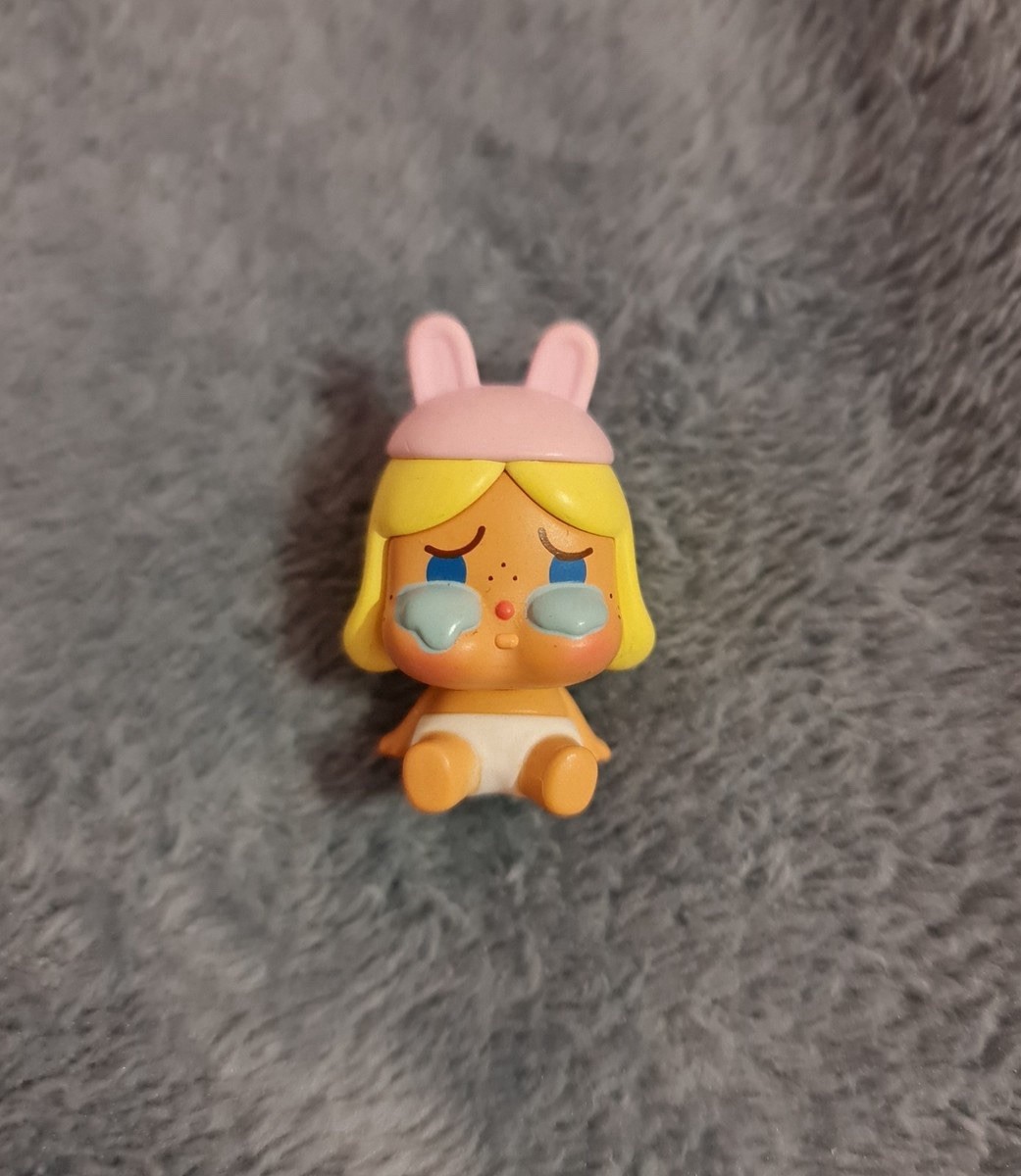 pop mart pop frijol sentado serie crybaby rosa