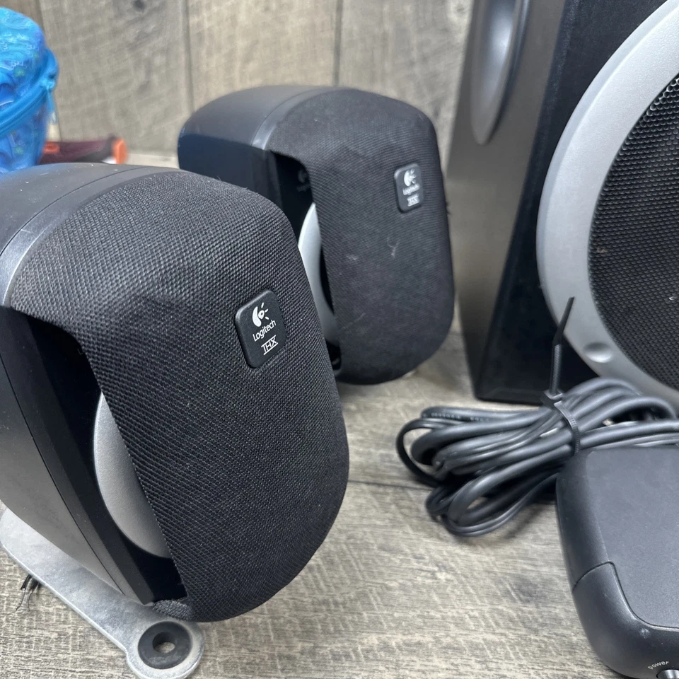 Logitech Z-560 Surround Sound System 5.1 THX Certified - Image 4 of 4