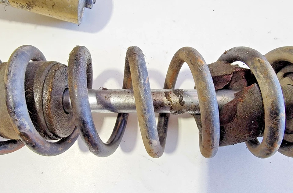 Conjunto de amortiguador trasero. Suspensión Monoshock 5X4-22210-00-00 1982 Yamaha YZ125 YZ490 Foto 4 de 4