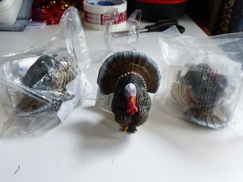 3 NEW, PLASTIC TURKEY FIGURE DECORATION, TOY FARM, PET BIRD, BY SAFARI LTD (3) - Picture 1 of 9