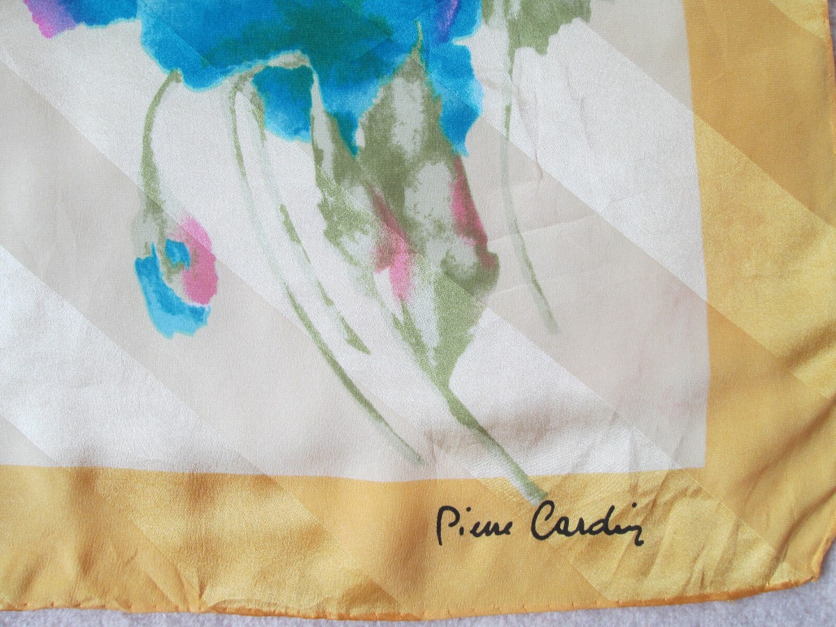 Foulard Vintage Pierre Cardin – 100% Soie, Dimensions 76x78 Cm, Couleur Rose, Condition D’occasion