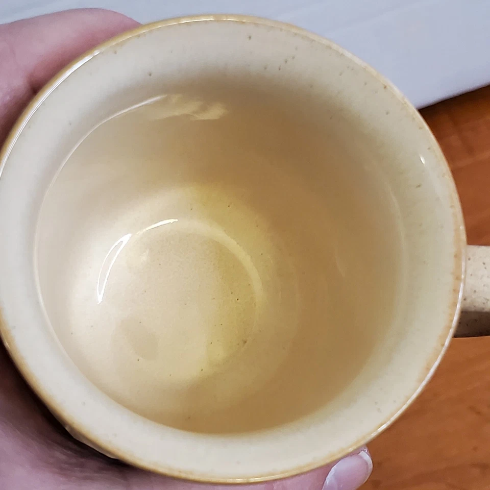 2 tazas Denby CHORUS tazas vintage gres fino moteado beige cerámica difícil de encontrar usadas en excelente estado Foto 4 de 4