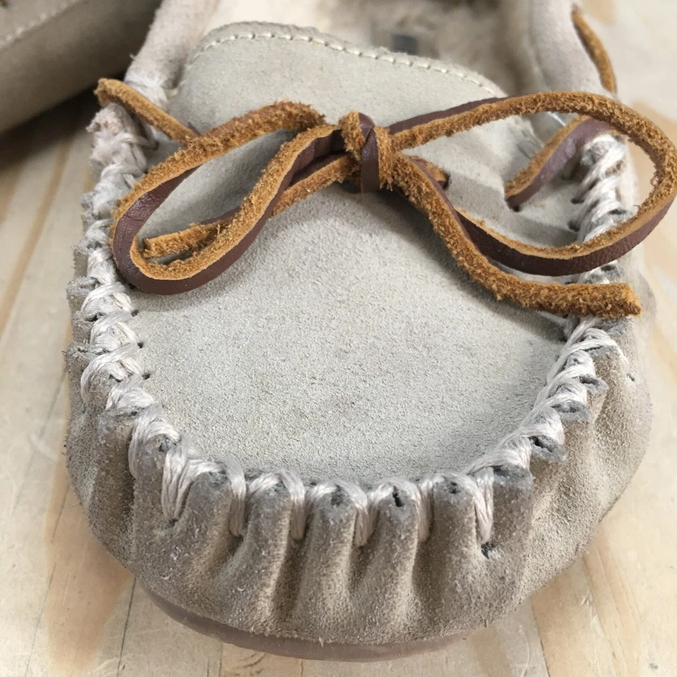 Minnetonka Slippers Womens 7 Moccasin Gray Slip On Leather Lace Up Casual 4018 - Image 4 of 4