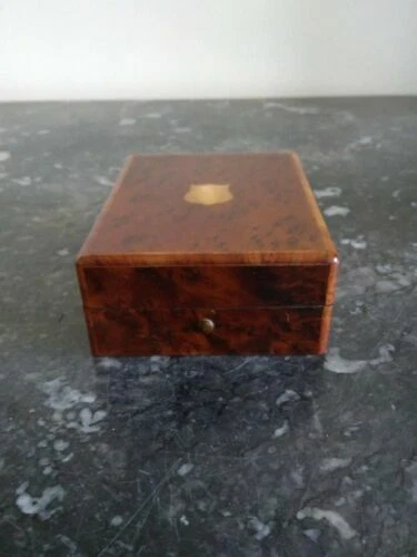 Boîtes objets de vitrine, décoratif du XIXe siècle et avant originaux en bois de France