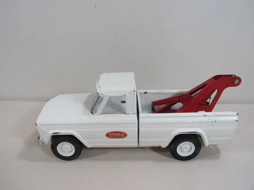 Vintage Pressed Steel Tonka Jeep #52030 Tow Wrecker Pick up Truck