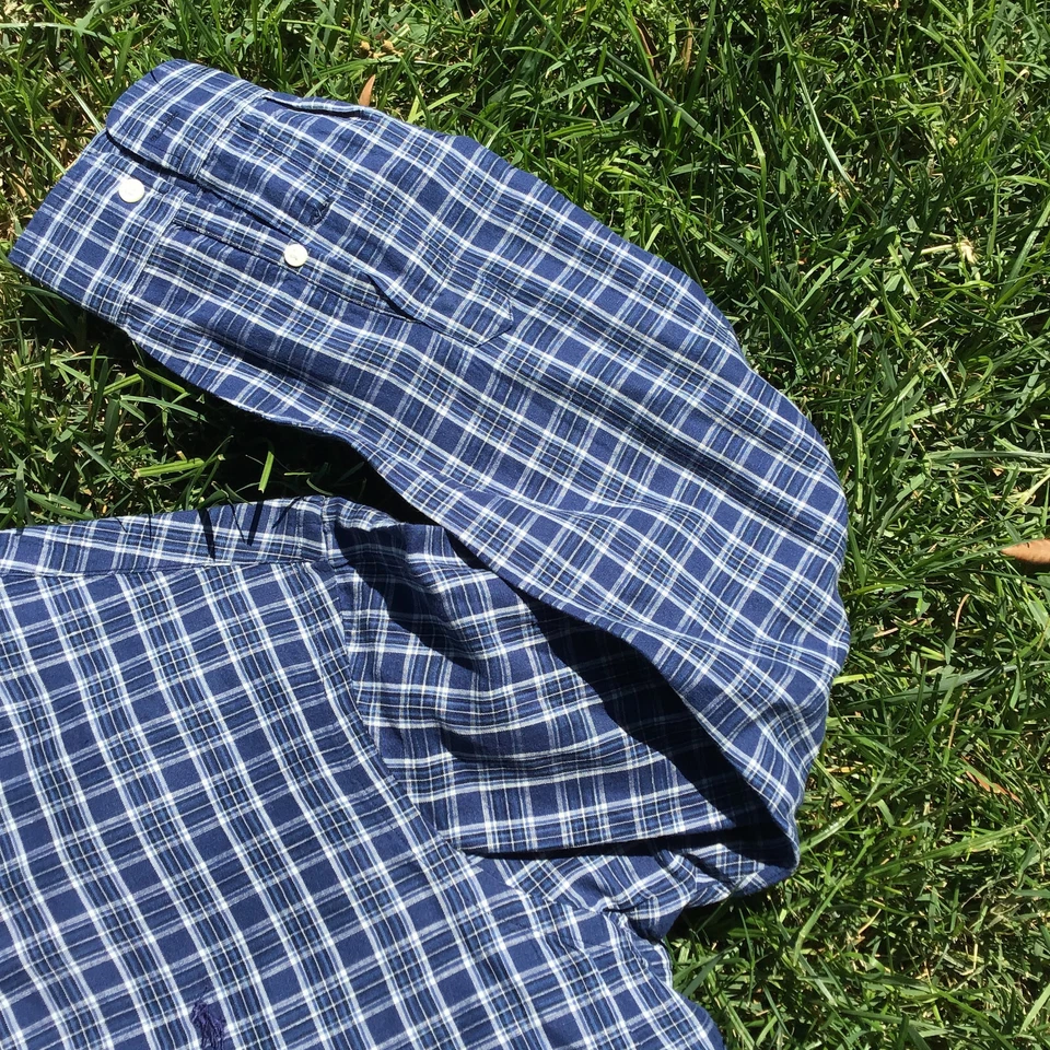 Camisa de vestir Polo Ralph Lauren calce clásico para hombre talla mediana 57 % lino con botones  Foto 4 de 4