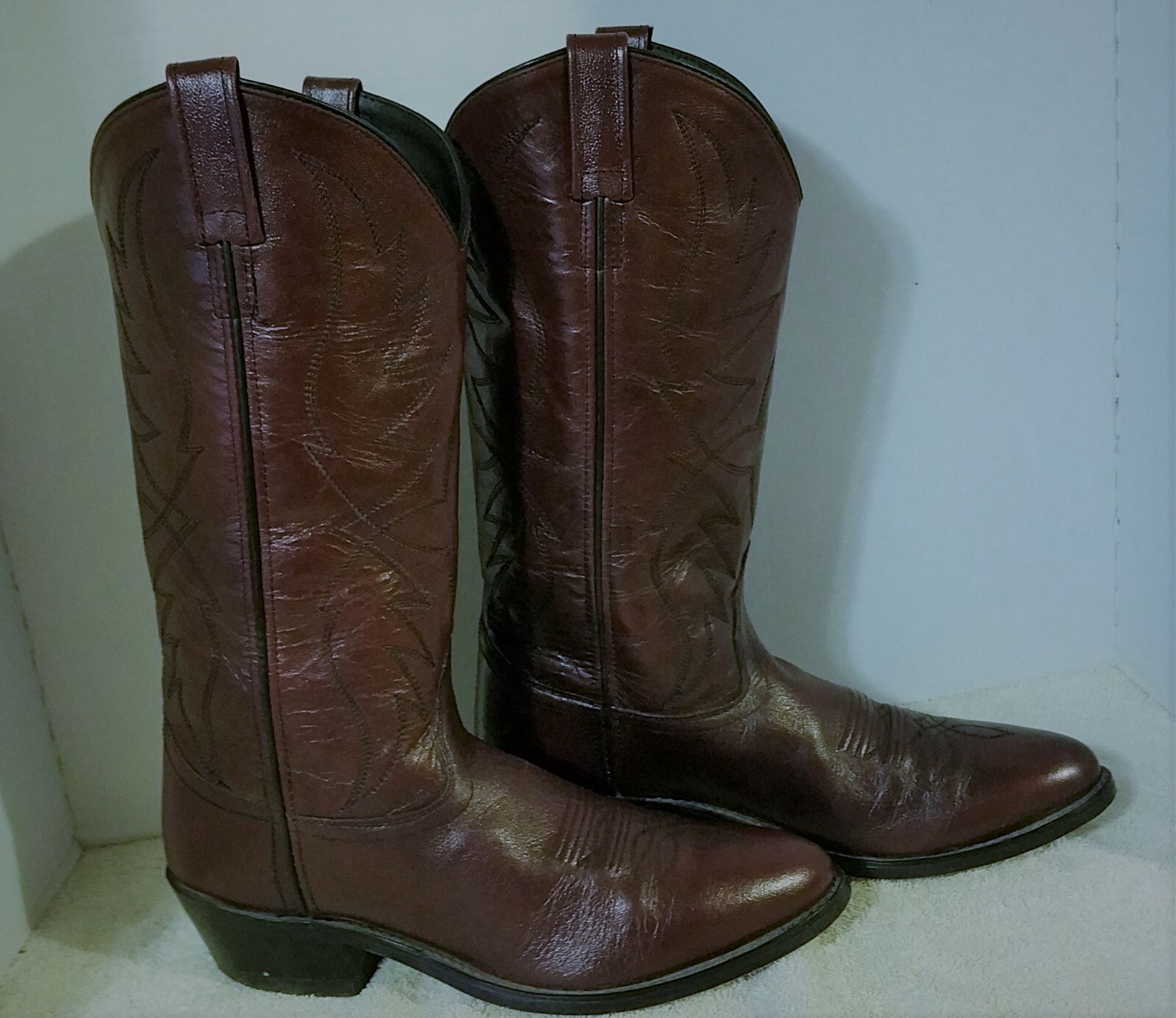 burgundy color boots