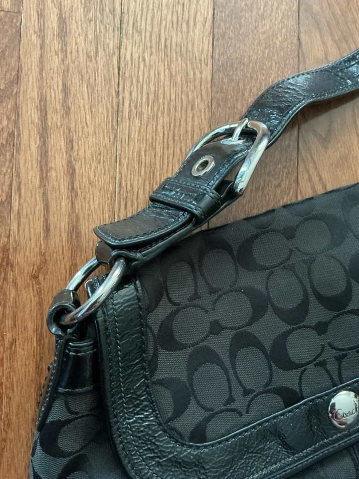 Bolso de Hombro Hobo Coach Vintage Y2K Negro Firma Lona Herrajes Plateados Foto 3 de 4