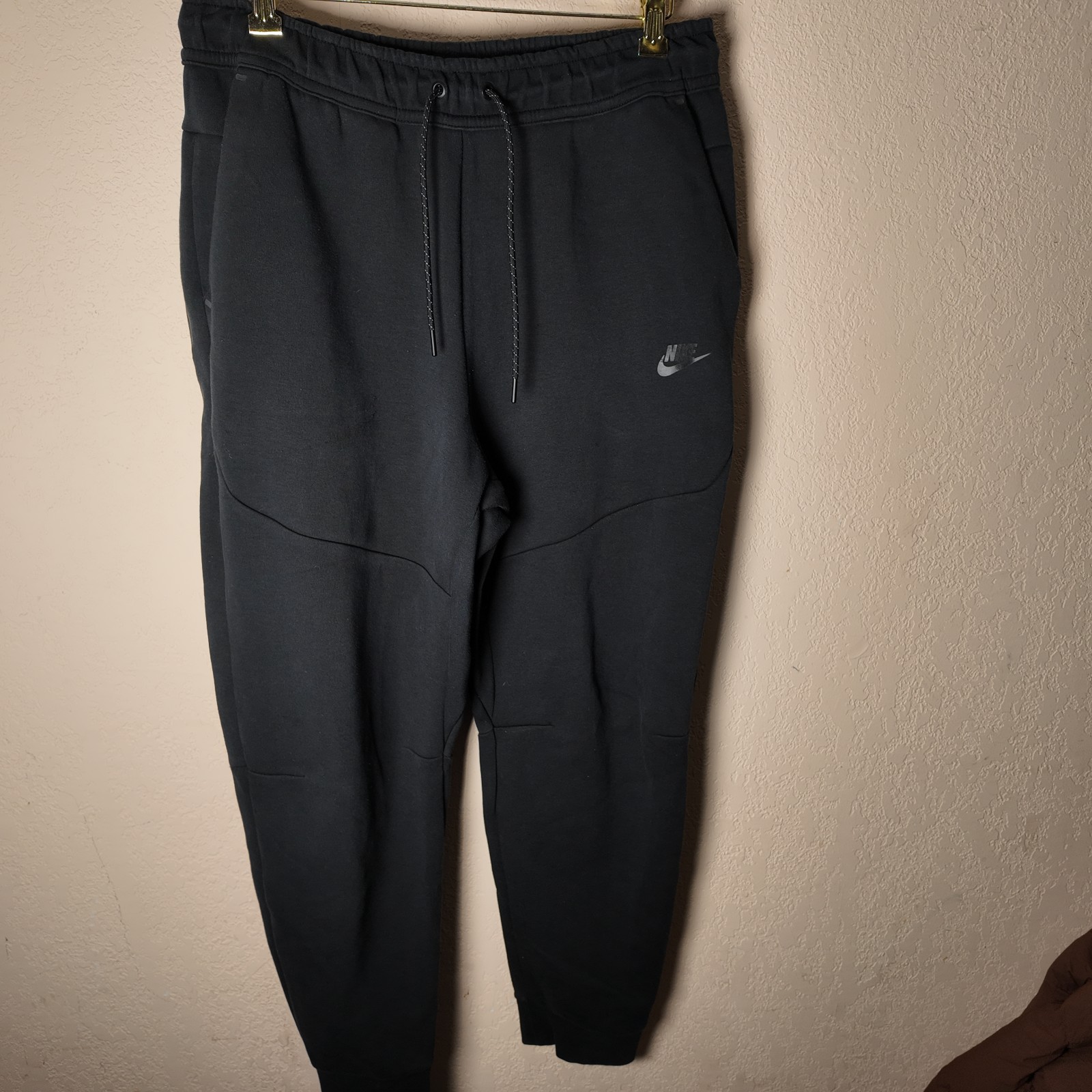Nike tech fleece sweatpants black size L slight pilling
