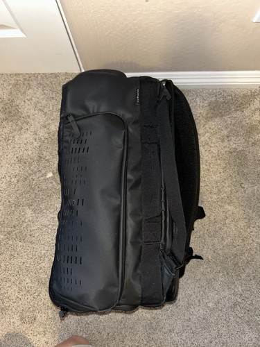 Nomatic v.2 40L Travel Bag Backpack - Black (TRBG40-BLK-02) - Picture 10 of 14