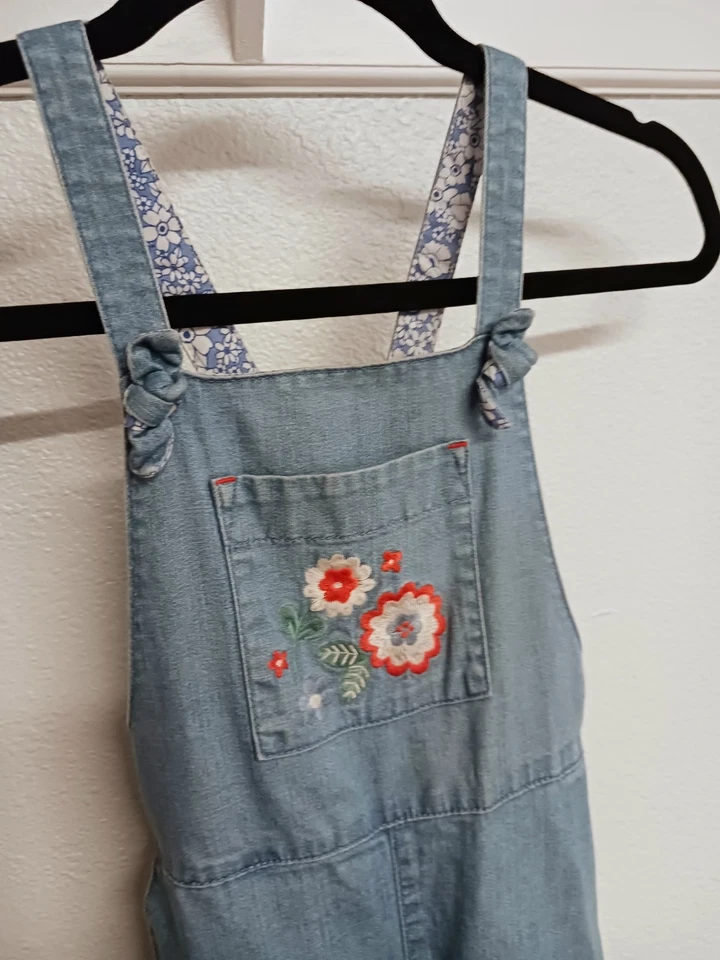 Mono Mini Boden Floral Bordado Niñas 4-5 Años Pierna Ancha Corte Culotte Mono Foto 2 de 4