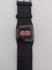 Ziemlich abgefahrene Digitalarmbanduhr v. B. Banani, Batterie neu!