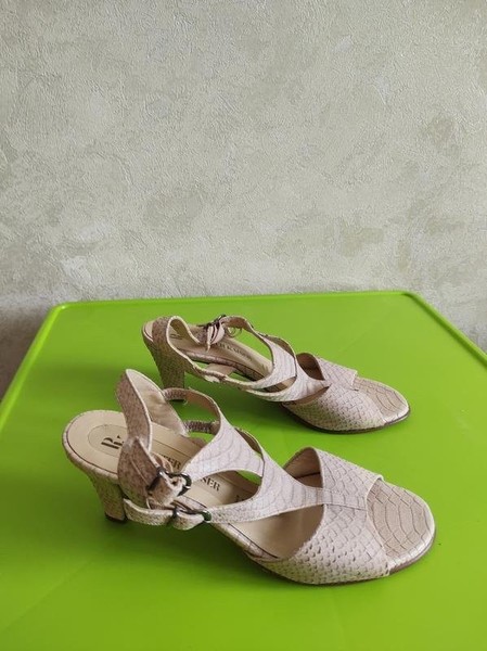 Women Peter Kaiser Heels Beige Leather 40
