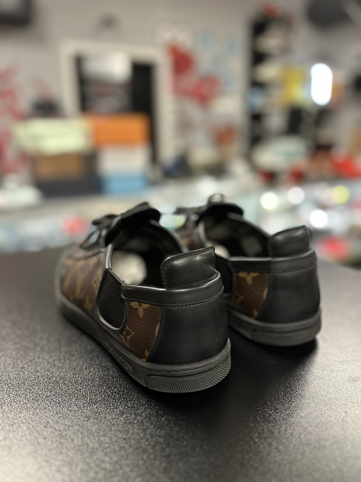 Size 7.5LV/8.5US Louis Vuitton Mens Brown Sneakers  Monogram 100percent Authentic Rare image 9
