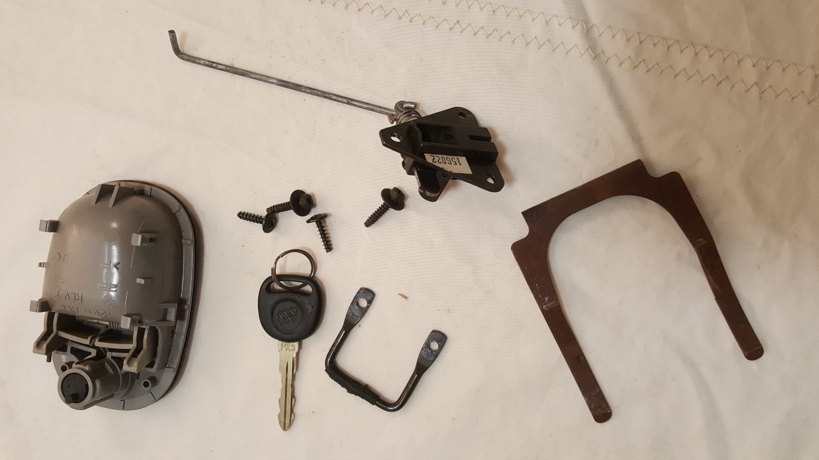 2002 Buick Rendezvous Wood Grain Glove Box Latch w/Key eBay