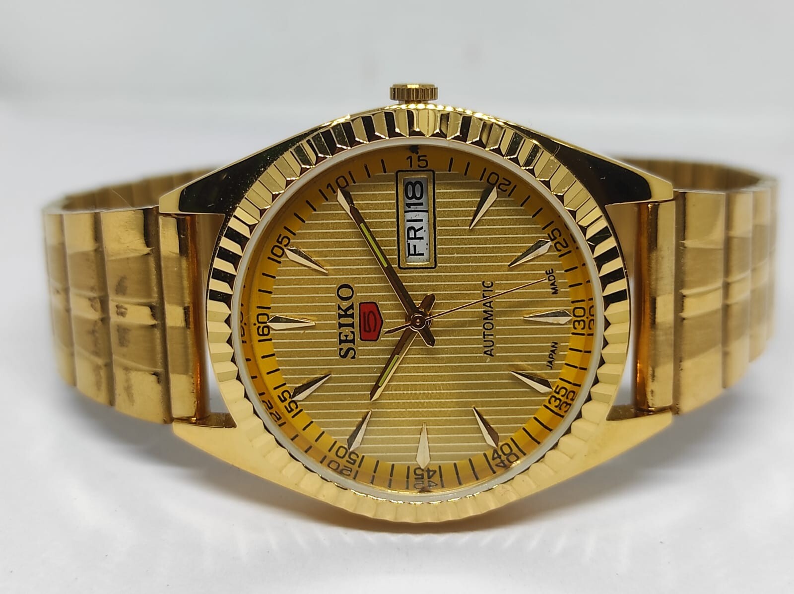 Total 61+ imagen how to change day and date on seiko automatic watch Thptnganamst.edu.vn