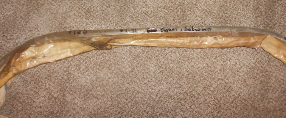 New NOS GM 1988-91 Chevy Blazer, Suburban L/Rear Wheel Molding Square Body OEM - Image 3 of 4