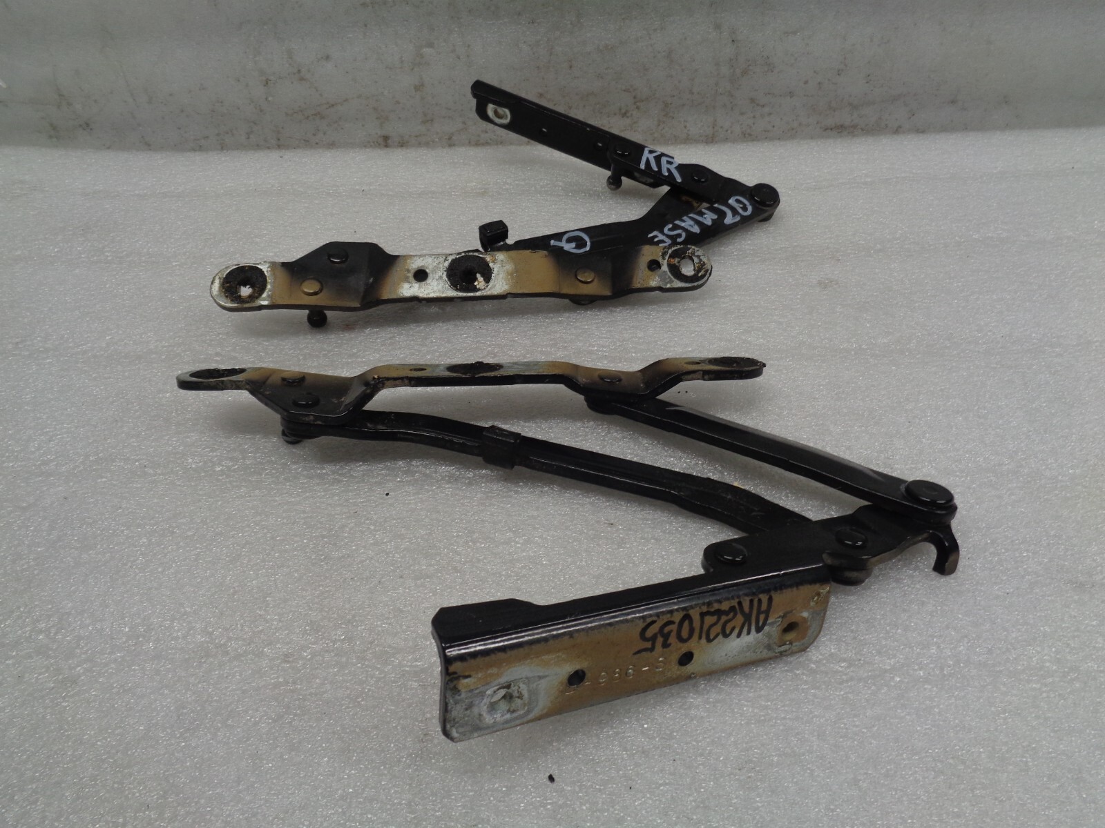 05-08 Maserati Quattroporte M139 Rear Trunk Support Hinge Pair Set OEM AK221035