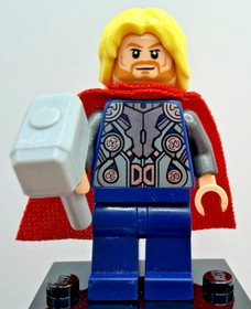 LEGO (76038) Marvel Avengers: Thor w/ Cape and Hammer Minifigure sh0170