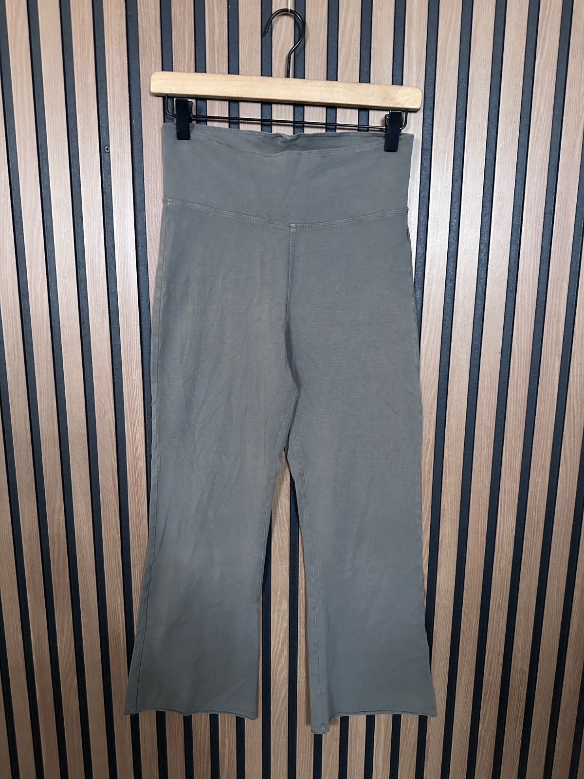 Velvet by Graham Spencer Leggings Medium Gray Cotton Stretch Cropped Bootcut