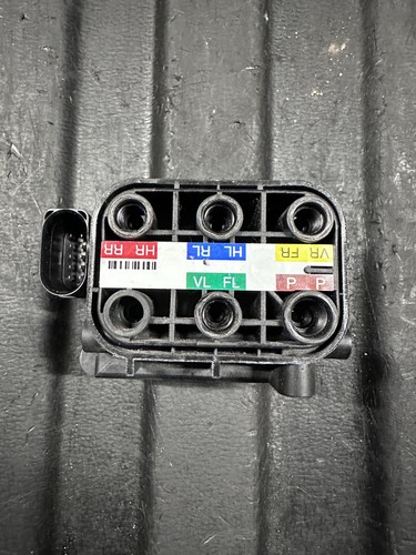 BLOCCO VALVOLE SOSPENSIONE PNEUMATICA MERCEDES-BENZ S W222, V222, X222 2018 - Foto 1 di 4