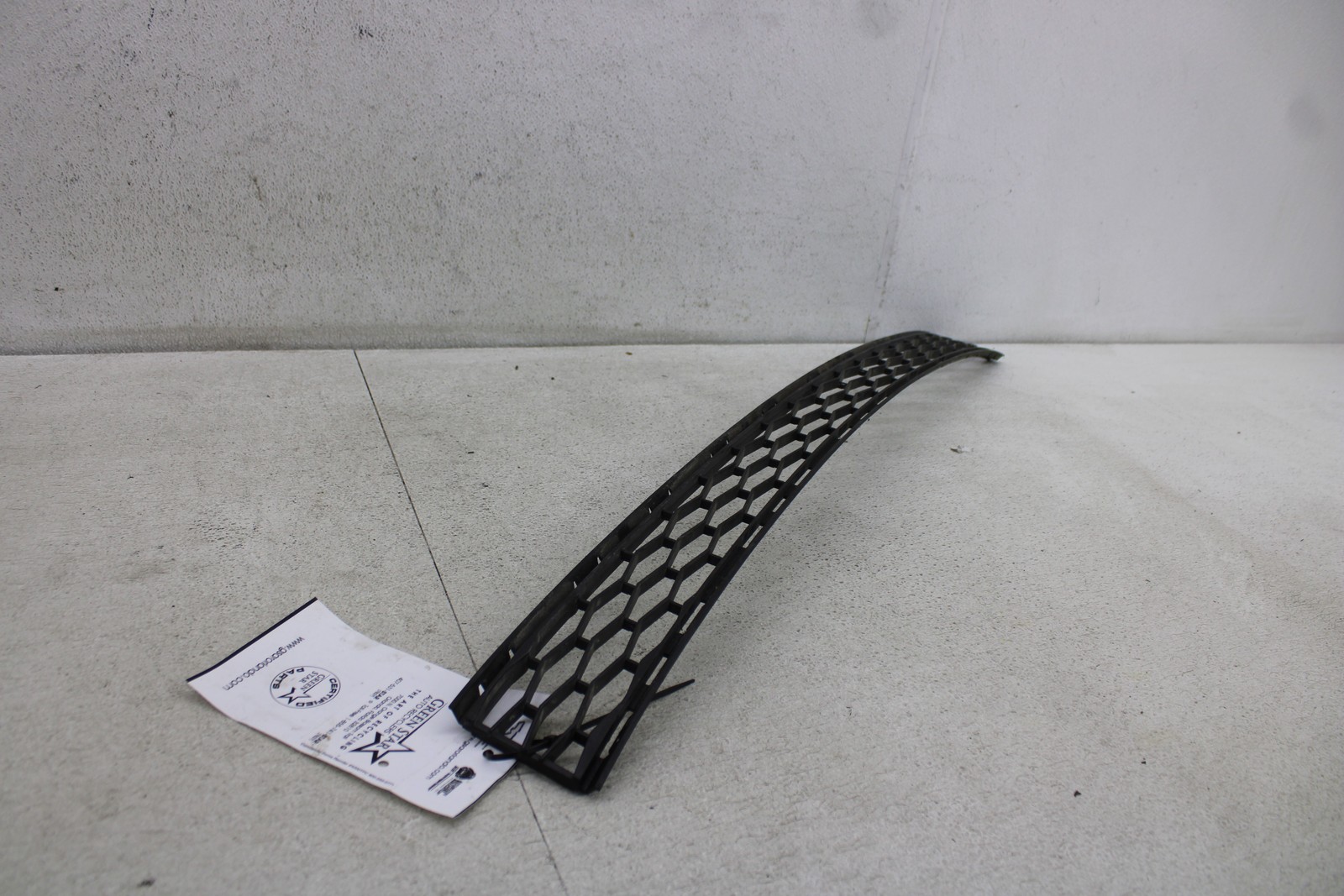 Grille CENTER LOWER 4DR TWIN-TURBO AS SEEN MASERATI GHIBLI 2016