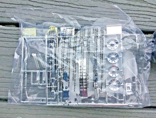 AMT 1/25 CHEVY USA-1 4 X 4 X 4 MONSTER TRUCK PLASTIC MODEL KIT # 632 F/S RARE! - Picture 3 of 8