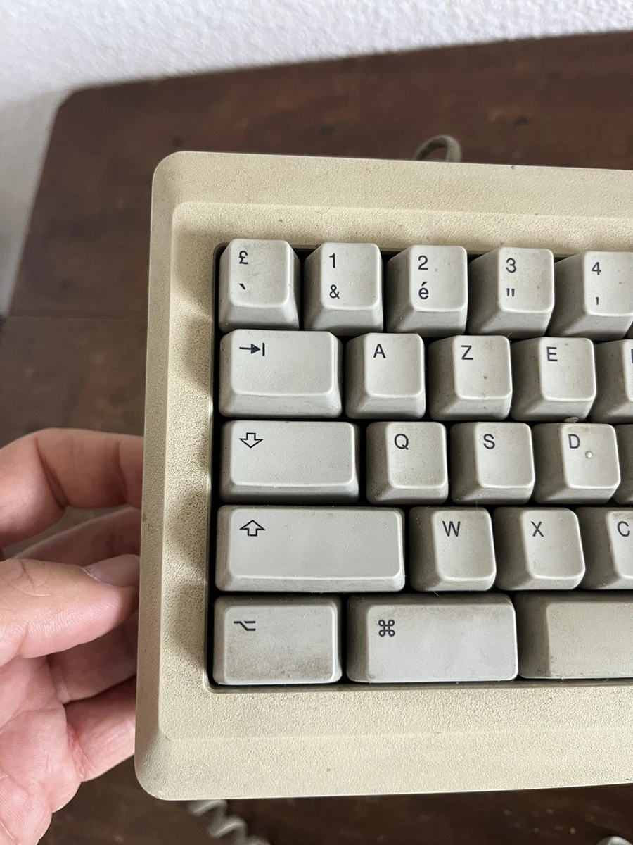 MACINTOSH VINTAGE APPLE AZERTY M0110A MÁS 128K 512K