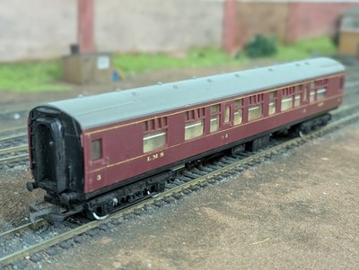 Hornby R935 Spurweite OO LMS Mk 1 dritte Klasse 2257 weinrot