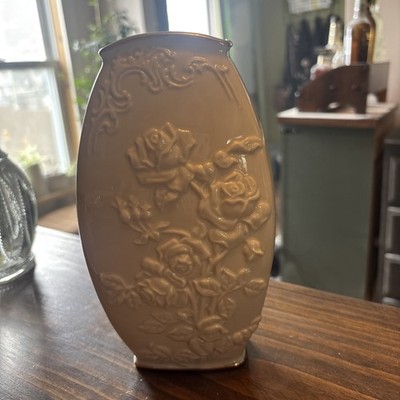Lenox Sculptural Rose Vase With 24k Gold Trim 8'' 