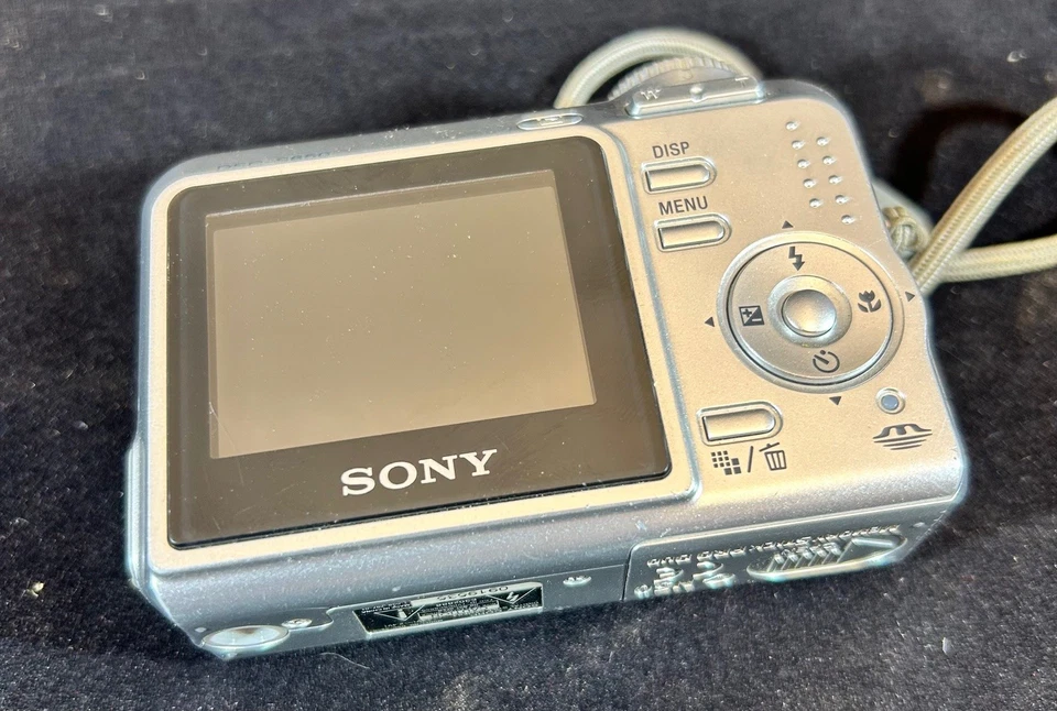 Sony Cyber-shot DSC-S650 7.2MP Digital Camera Silver - TESTED - Image 2 of 2