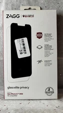 ZAGG Apple iPhone 6.7" 2022 InvisibleShield Glass Elite Privacy Screen Protecto