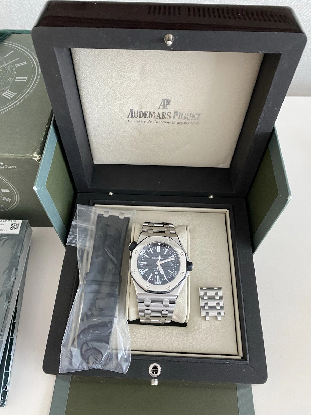 Audemars Piguet — Audemars Piguet Royal Oak Offshore Diver Black 42mm 15710ST.OO.A002CA.01