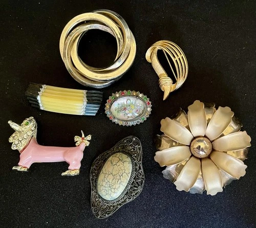 Set 7 Vtg Brooches Various Colors Shapes & Themes Costume Jewelry