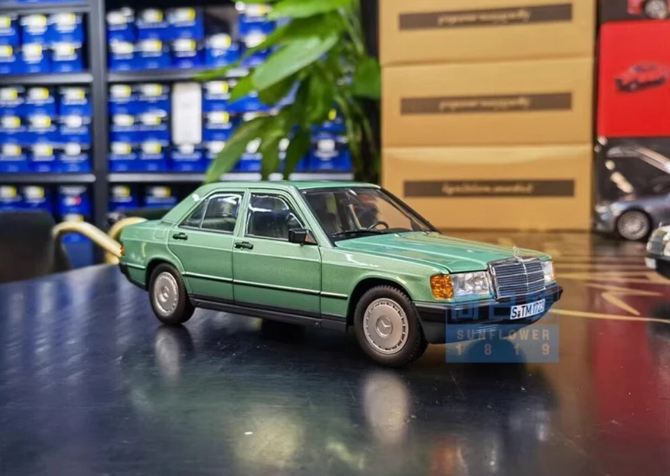 1: 18 NOREV Mercedes Benz 190E W201 2.3 16 C-Class Simulation Alloy Car Model - Image 2 of 2