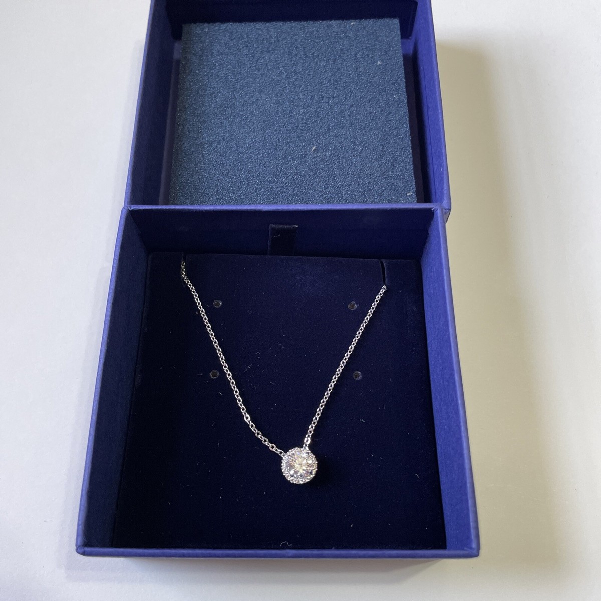 Swarovski Una Angelic pendant Round cut, White, Rhodium Swarovski Una Angelic pendant Round cut, White, Rhodium