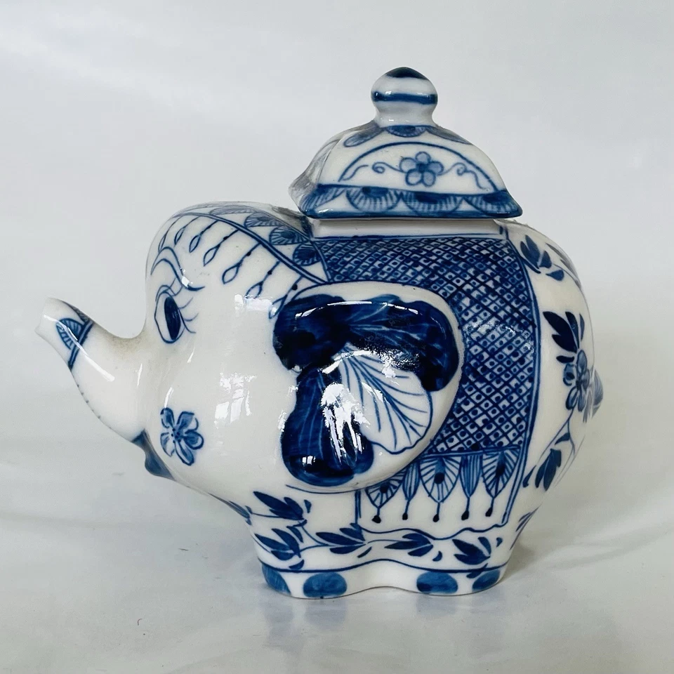 Tetera artesanal vintage pintada a mano de cerámica azul y blanco elefante chinoiserie Foto 2 de 4