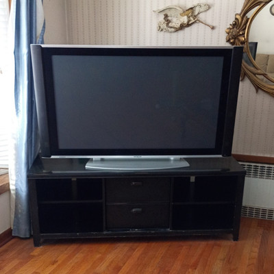 Hitachi 55in Plasma Flat Screen TV 1080p FHD Black w/ Stand Built-In Speakers