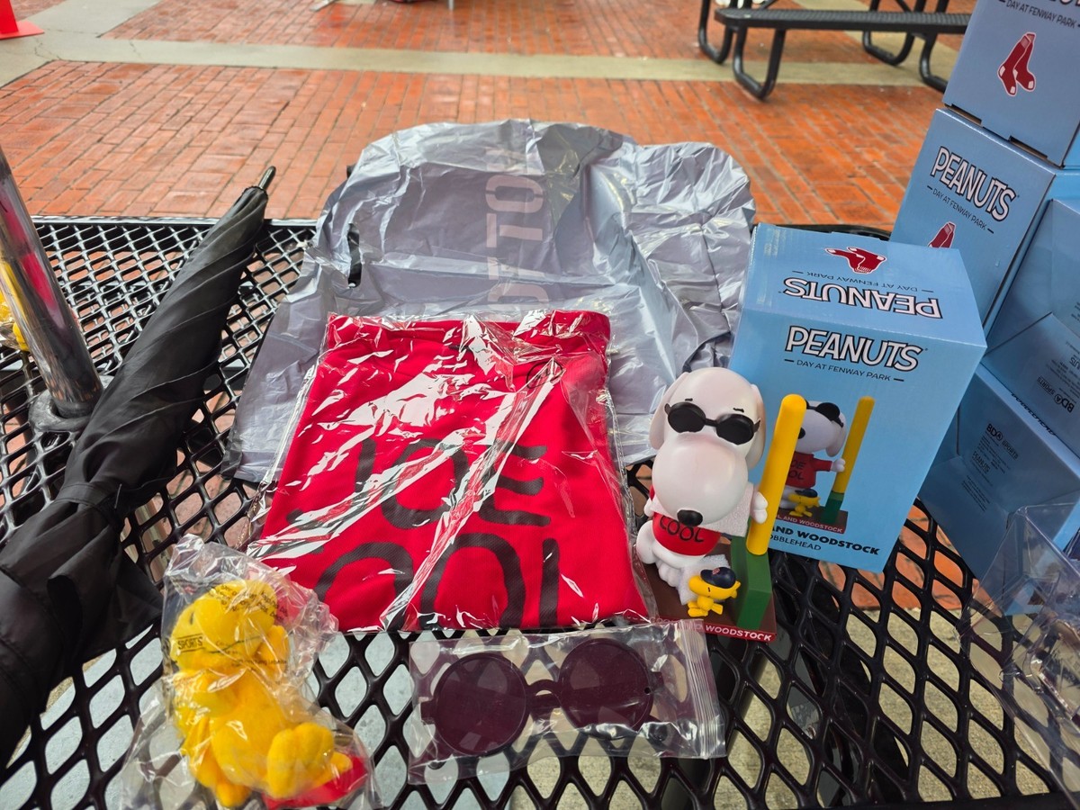 RED SOX PEANUTS VIP PKG BOBBLEHEAD, JOE COOL SHIRT. GLASSES PLUSH