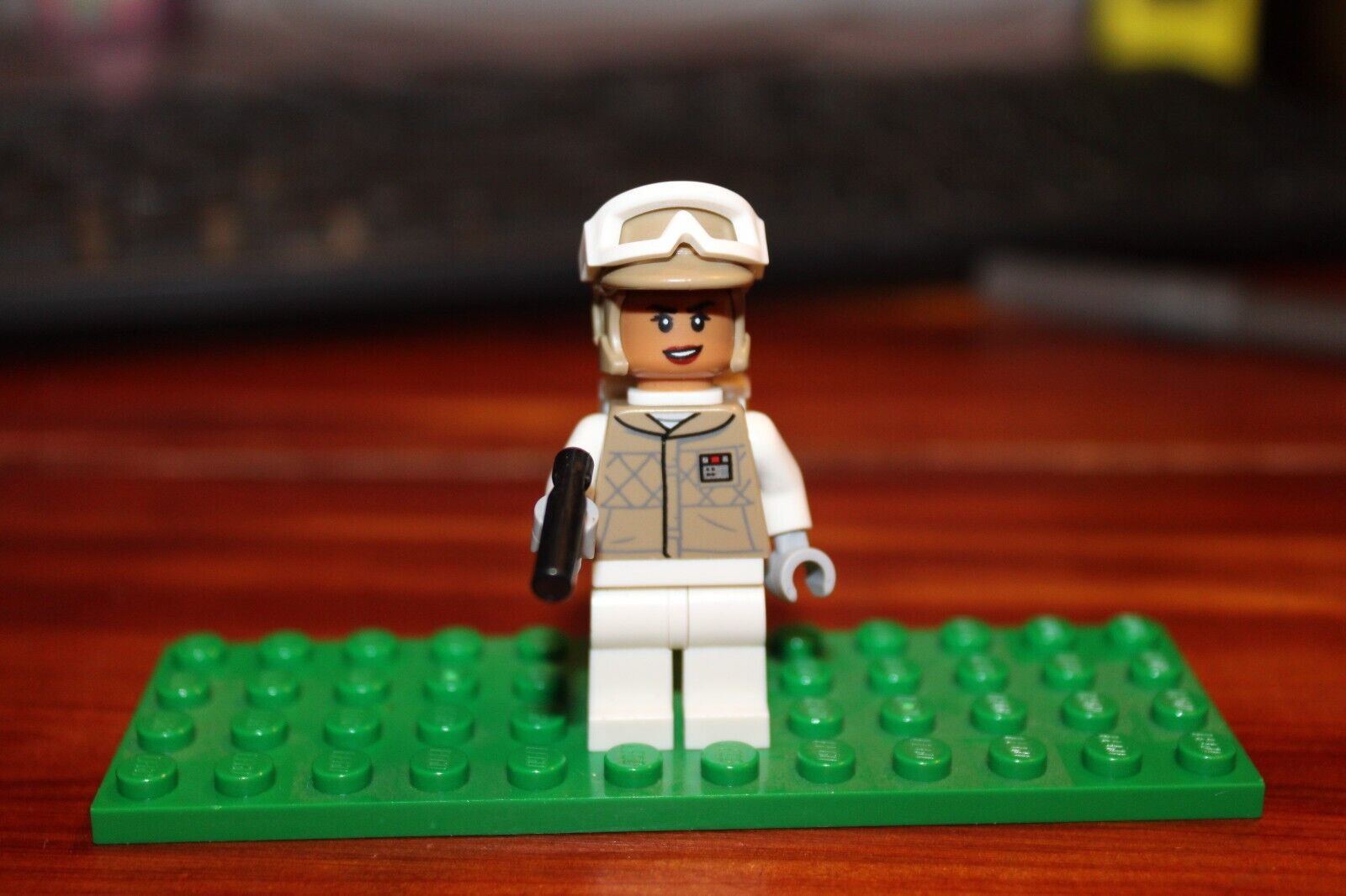 LEGO Star Wars Minifigure Hoth Rebel Trooper -  Female (Genuine)