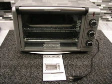 Black + Decker toaster oven Model T03000. Great condition, all works.